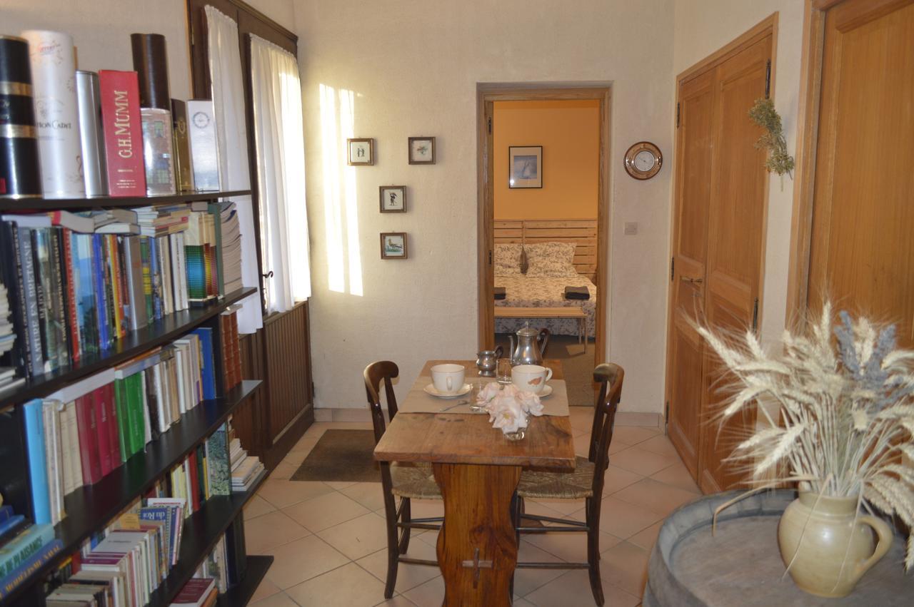 Le Domaine Panzió Les Iffs Kültér fotó